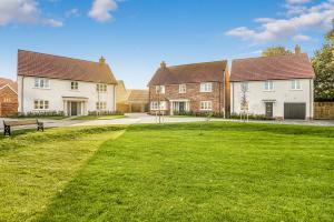 Chesterford Meadows External Street Scene 